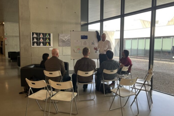 Martin Richter hosting the Open Coffee Table Sampling & Microfluidics